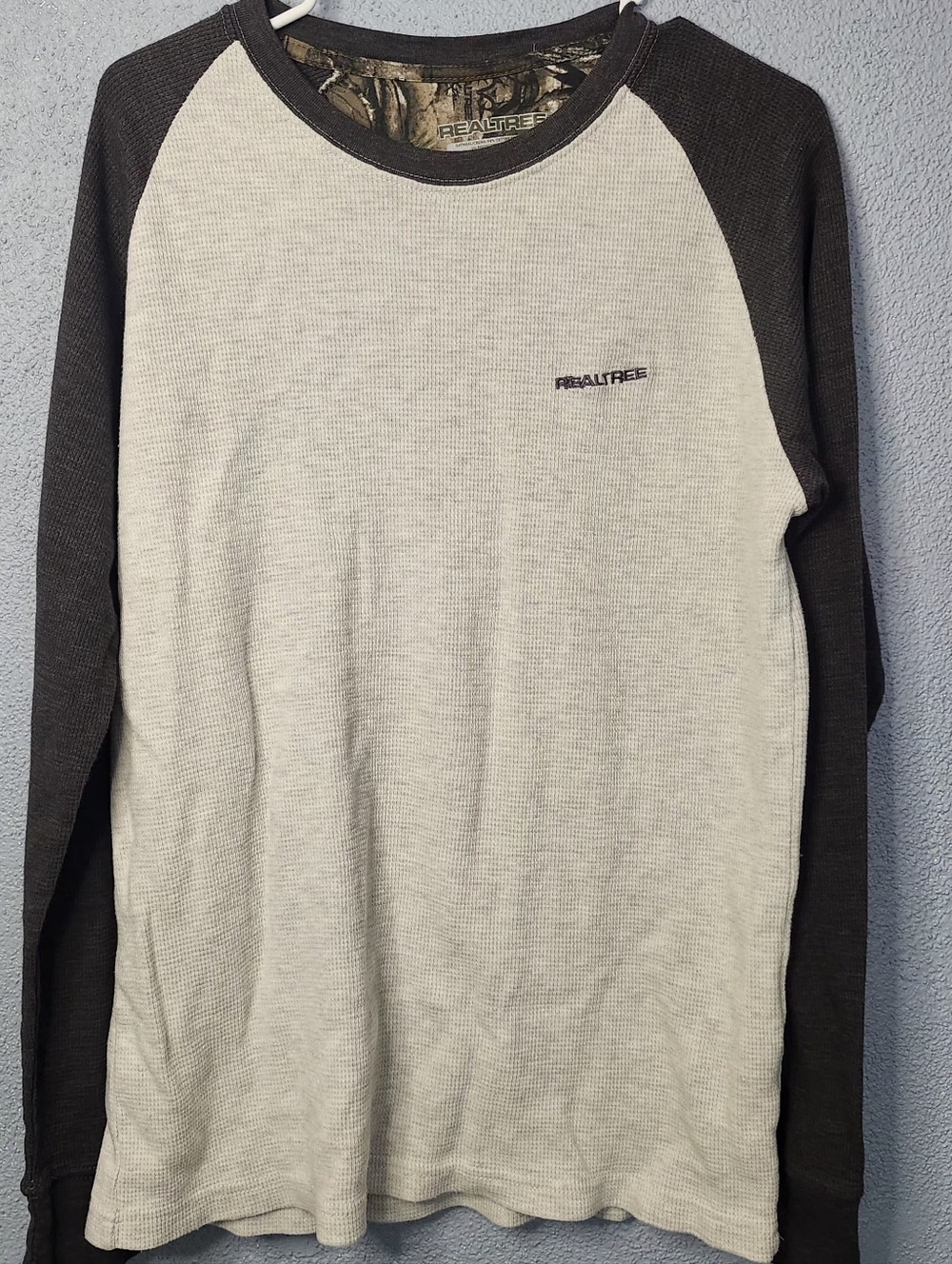 Realtree Men's Long-Sleeve Raglan Thermal Shirt - Cream & Dark Gray